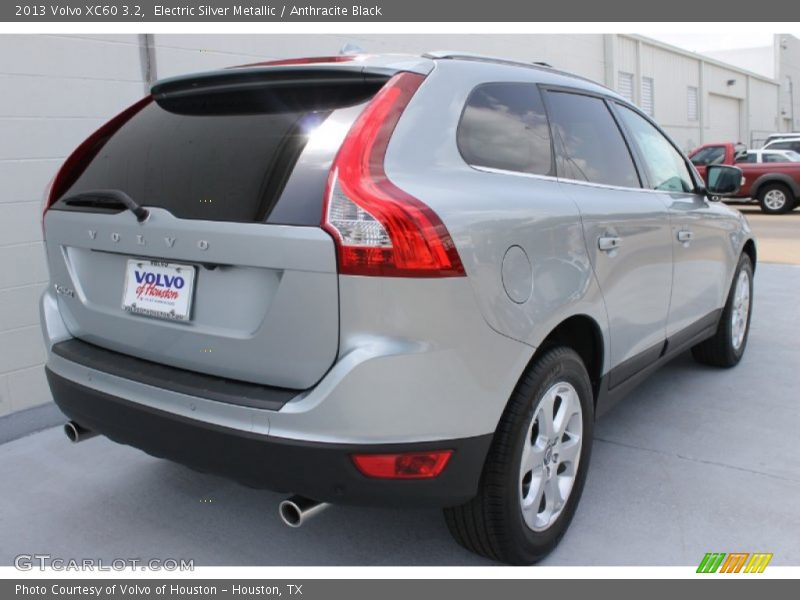 Electric Silver Metallic / Anthracite Black 2013 Volvo XC60 3.2