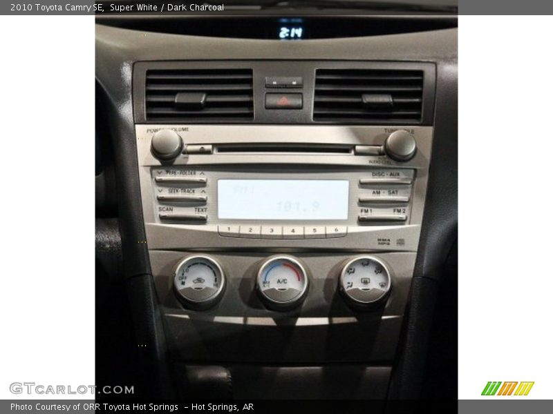 Super White / Dark Charcoal 2010 Toyota Camry SE