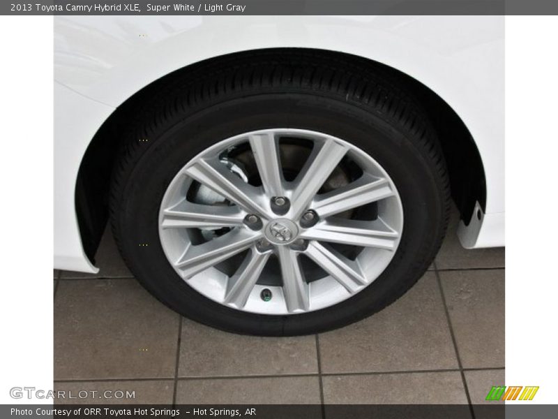 Super White / Light Gray 2013 Toyota Camry Hybrid XLE