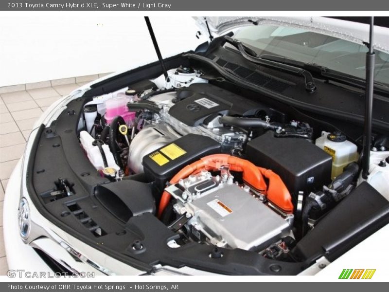 Super White / Light Gray 2013 Toyota Camry Hybrid XLE
