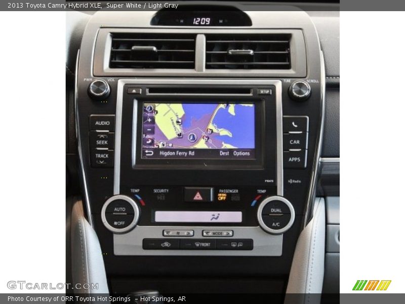 Super White / Light Gray 2013 Toyota Camry Hybrid XLE