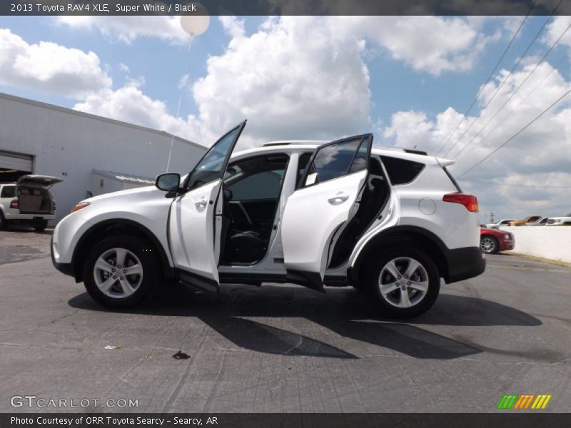 Super White / Black 2013 Toyota RAV4 XLE