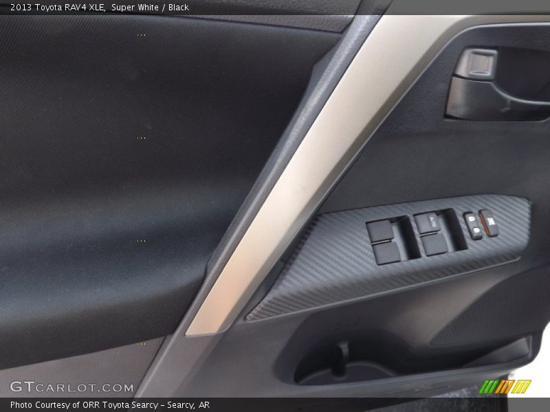 Super White / Black 2013 Toyota RAV4 XLE