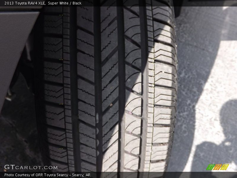 Super White / Black 2013 Toyota RAV4 XLE