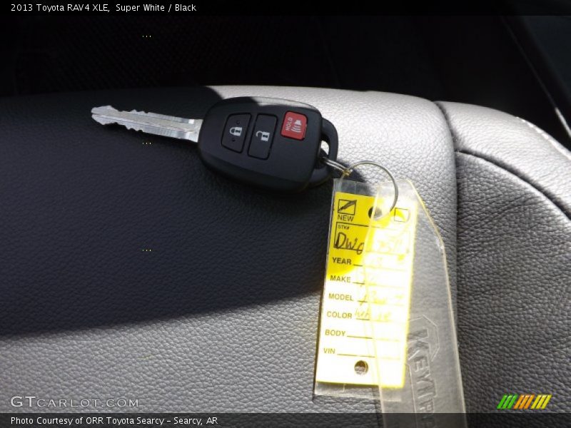 Super White / Black 2013 Toyota RAV4 XLE