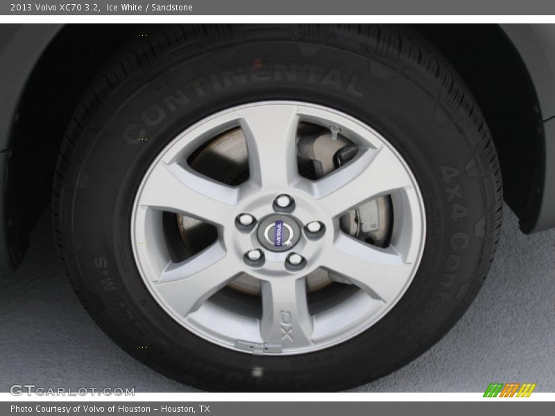Ice White / Sandstone 2013 Volvo XC70 3.2