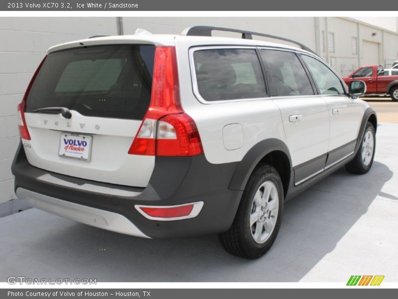 Ice White / Sandstone 2013 Volvo XC70 3.2