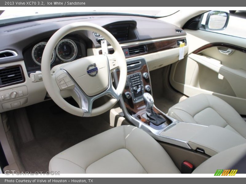 Ice White / Sandstone 2013 Volvo XC70 3.2