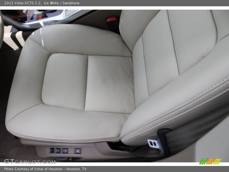 Ice White / Sandstone 2013 Volvo XC70 3.2