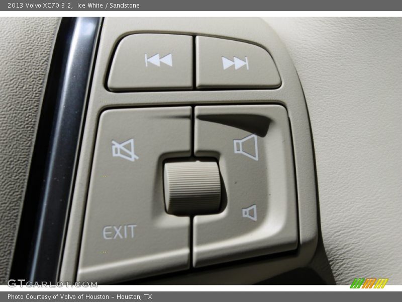 Ice White / Sandstone 2013 Volvo XC70 3.2