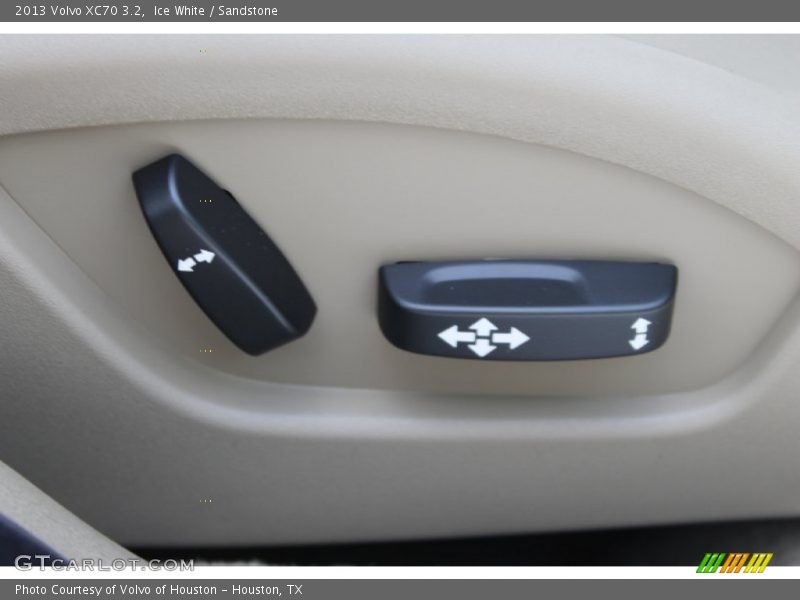 Ice White / Sandstone 2013 Volvo XC70 3.2