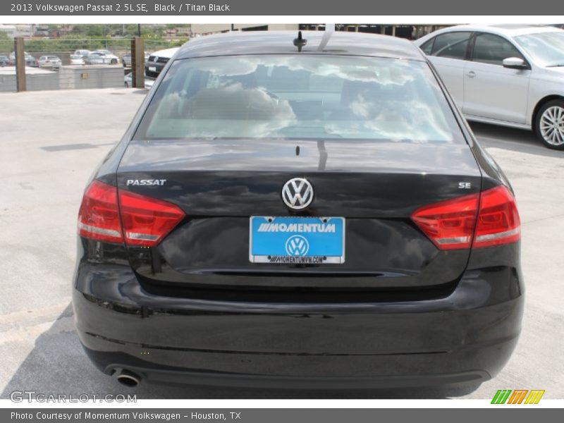 Black / Titan Black 2013 Volkswagen Passat 2.5L SE