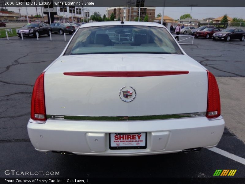 White Lightning / Shale 2006 Cadillac DTS Luxury