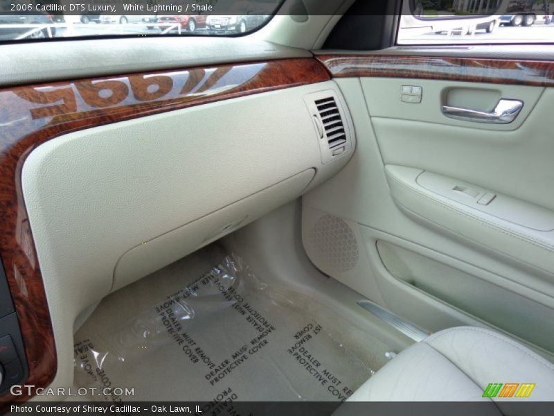 White Lightning / Shale 2006 Cadillac DTS Luxury