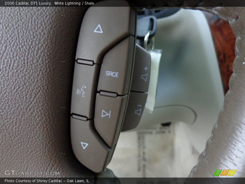 White Lightning / Shale 2006 Cadillac DTS Luxury
