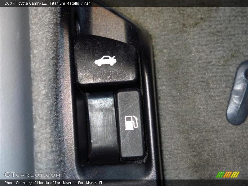 Titanium Metallic / Ash 2007 Toyota Camry LE