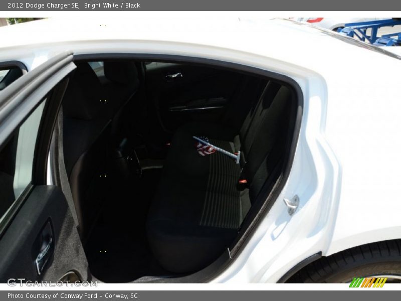 Bright White / Black 2012 Dodge Charger SE