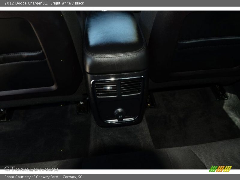 Bright White / Black 2012 Dodge Charger SE