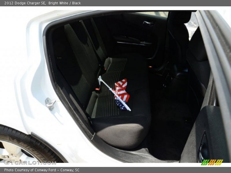 Bright White / Black 2012 Dodge Charger SE