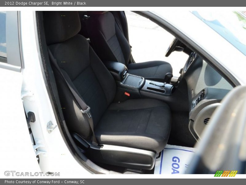 Bright White / Black 2012 Dodge Charger SE