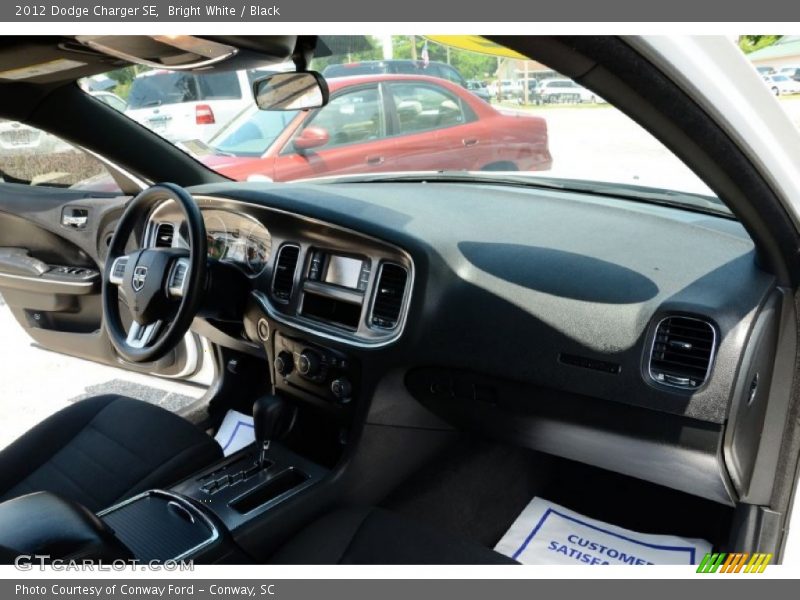 Bright White / Black 2012 Dodge Charger SE