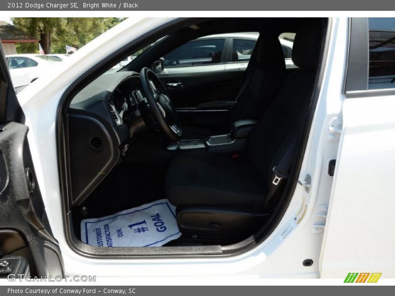 Bright White / Black 2012 Dodge Charger SE