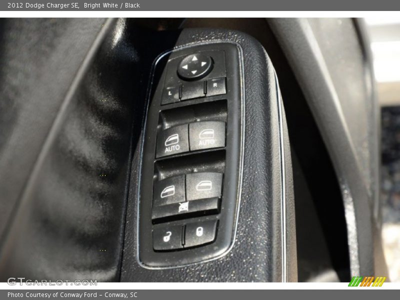 Bright White / Black 2012 Dodge Charger SE