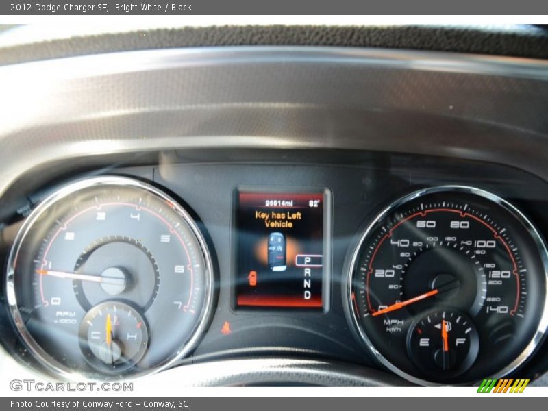 Bright White / Black 2012 Dodge Charger SE