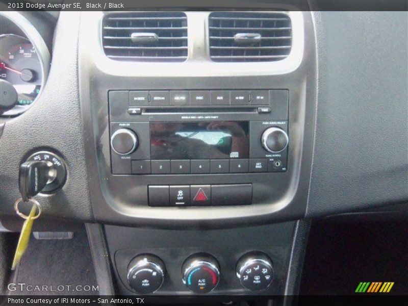 Black / Black 2013 Dodge Avenger SE