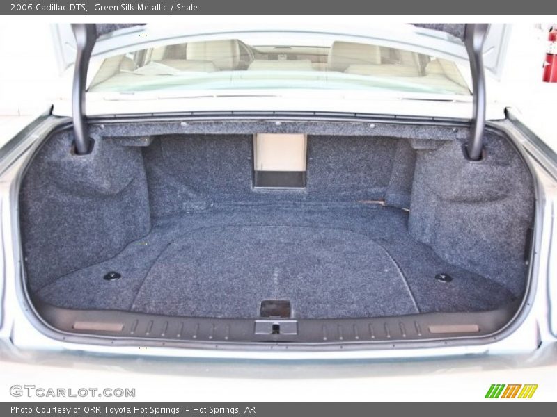  2006 DTS  Trunk