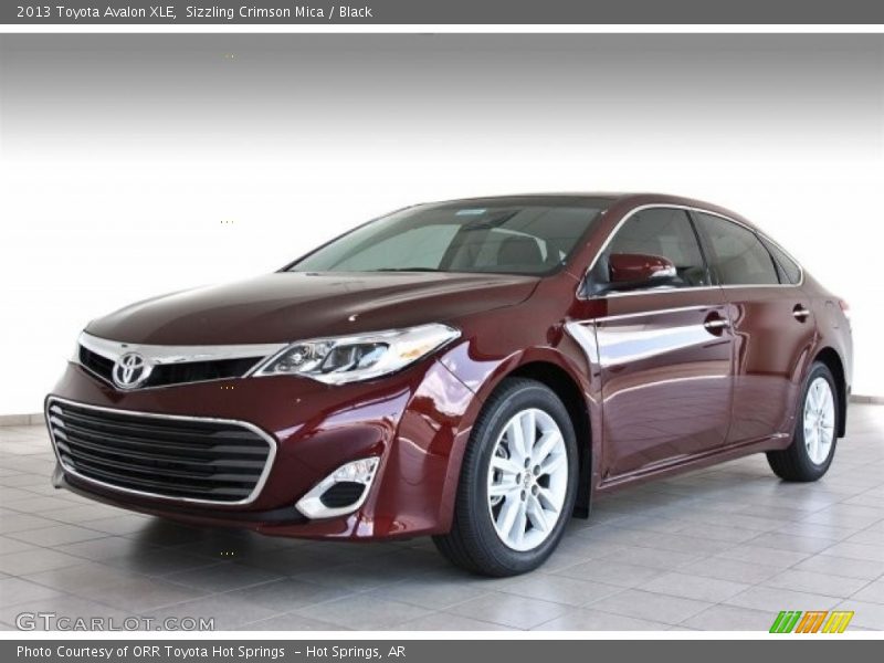 Front 3/4 View of 2013 Avalon XLE