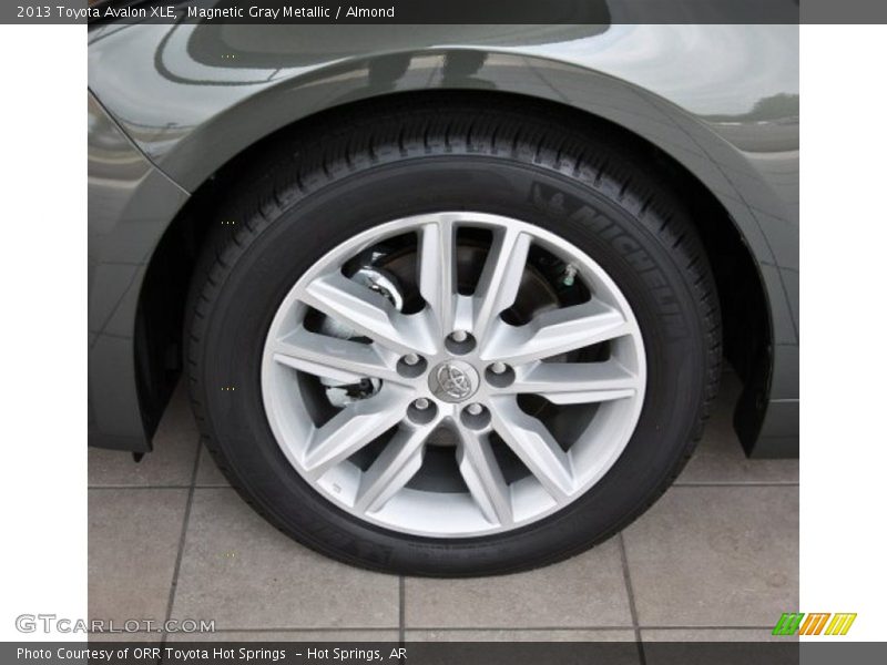 Magnetic Gray Metallic / Almond 2013 Toyota Avalon XLE