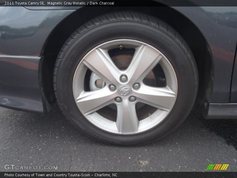 Magnetic Gray Metallic / Dark Charcoal 2011 Toyota Camry SE