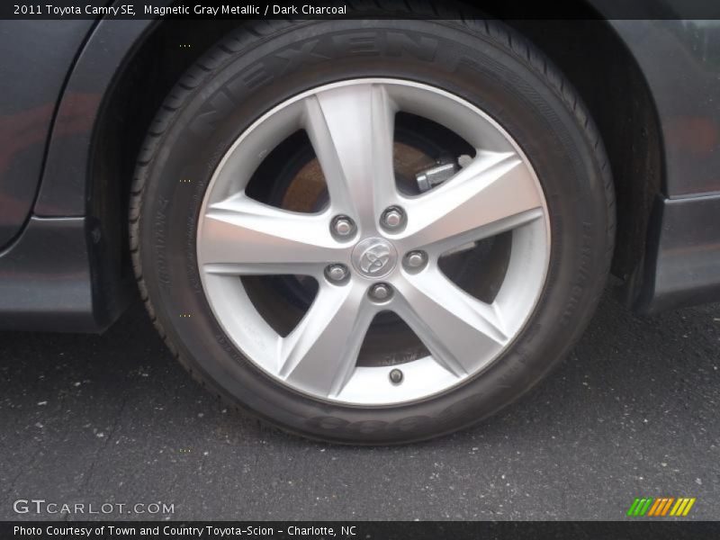 Magnetic Gray Metallic / Dark Charcoal 2011 Toyota Camry SE