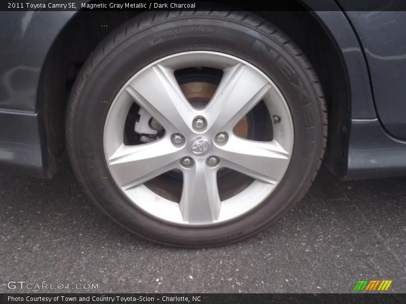 Magnetic Gray Metallic / Dark Charcoal 2011 Toyota Camry SE