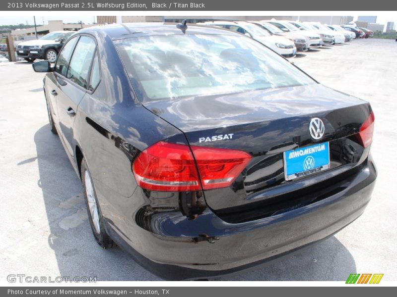 Black / Titan Black 2013 Volkswagen Passat 2.5L Wolfsburg Edition