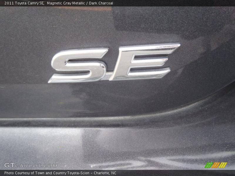 Magnetic Gray Metallic / Dark Charcoal 2011 Toyota Camry SE