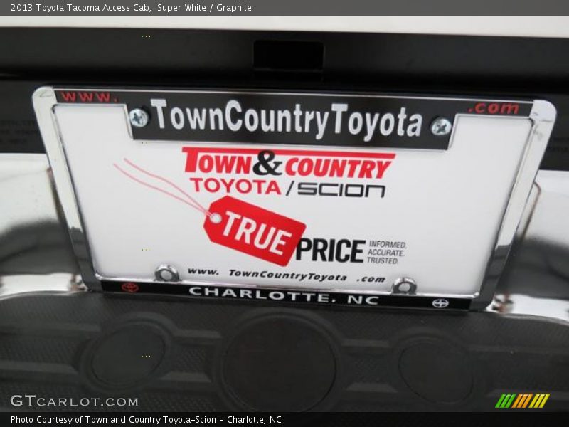 Super White / Graphite 2013 Toyota Tacoma Access Cab