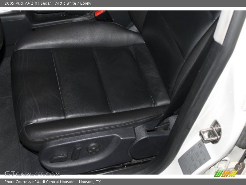 Arctic White / Ebony 2005 Audi A4 2.0T Sedan