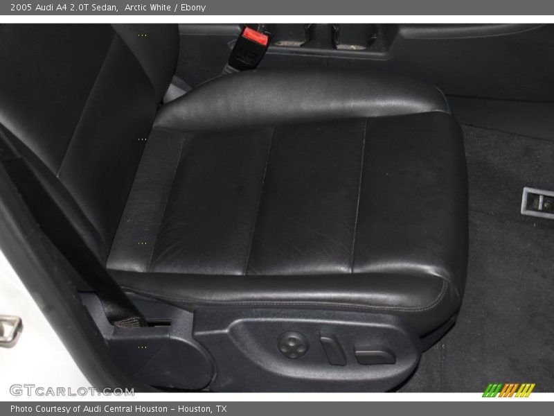 Arctic White / Ebony 2005 Audi A4 2.0T Sedan