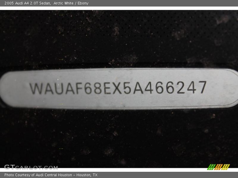 Arctic White / Ebony 2005 Audi A4 2.0T Sedan