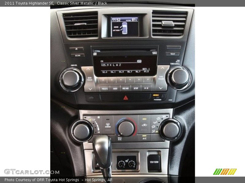 Classic Silver Metallic / Black 2011 Toyota Highlander SE