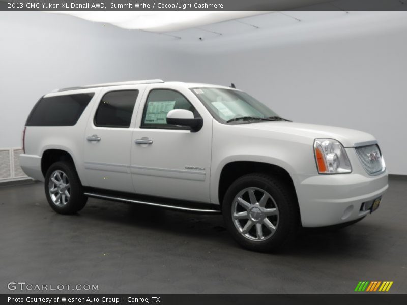 Front 3/4 View of 2013 Yukon XL Denali AWD