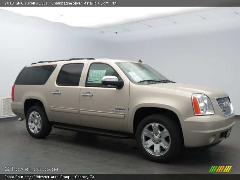Front 3/4 View of 2013 Yukon XL SLT