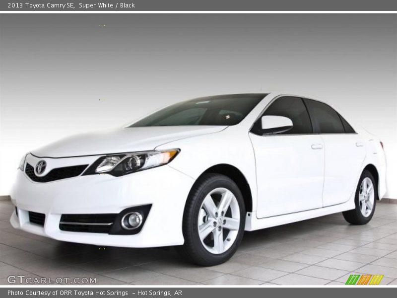 Super White / Black 2013 Toyota Camry SE