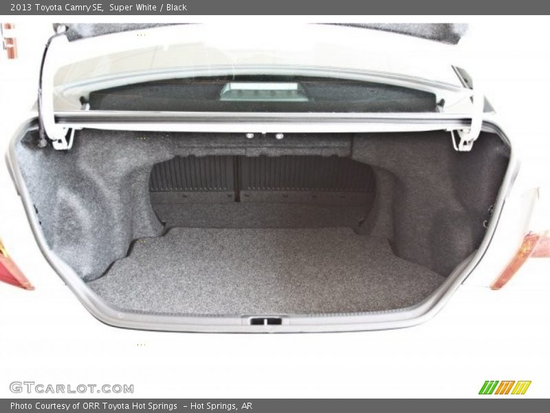 Super White / Black 2013 Toyota Camry SE