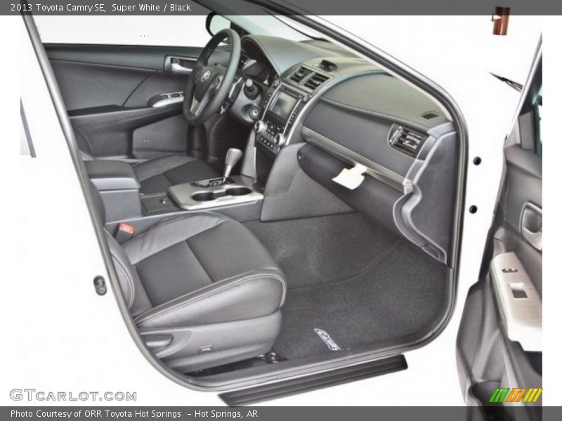 Super White / Black 2013 Toyota Camry SE