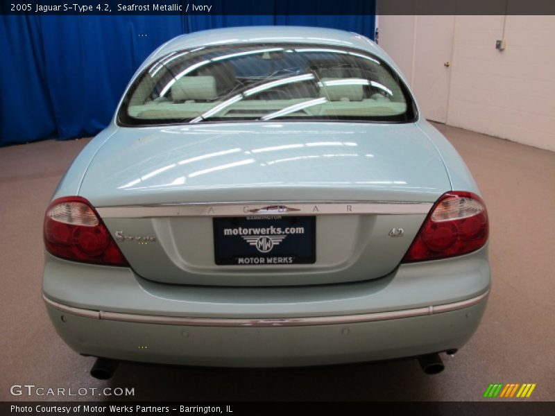 Seafrost Metallic / Ivory 2005 Jaguar S-Type 4.2