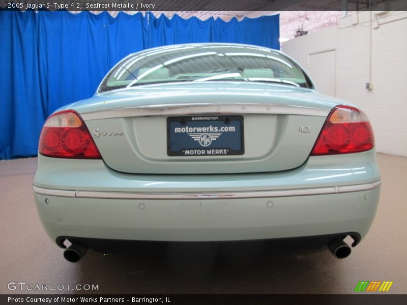 Seafrost Metallic / Ivory 2005 Jaguar S-Type 4.2