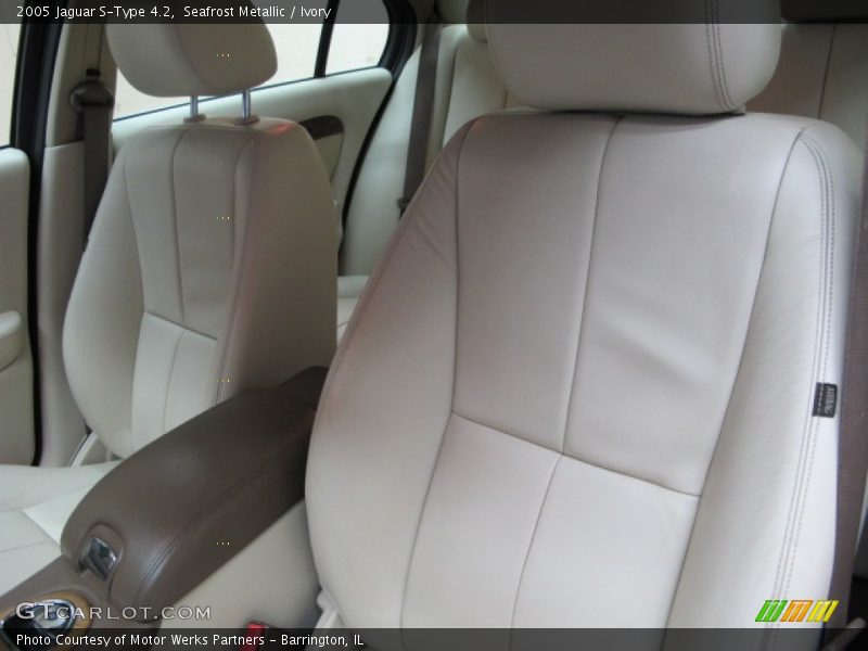 Seafrost Metallic / Ivory 2005 Jaguar S-Type 4.2